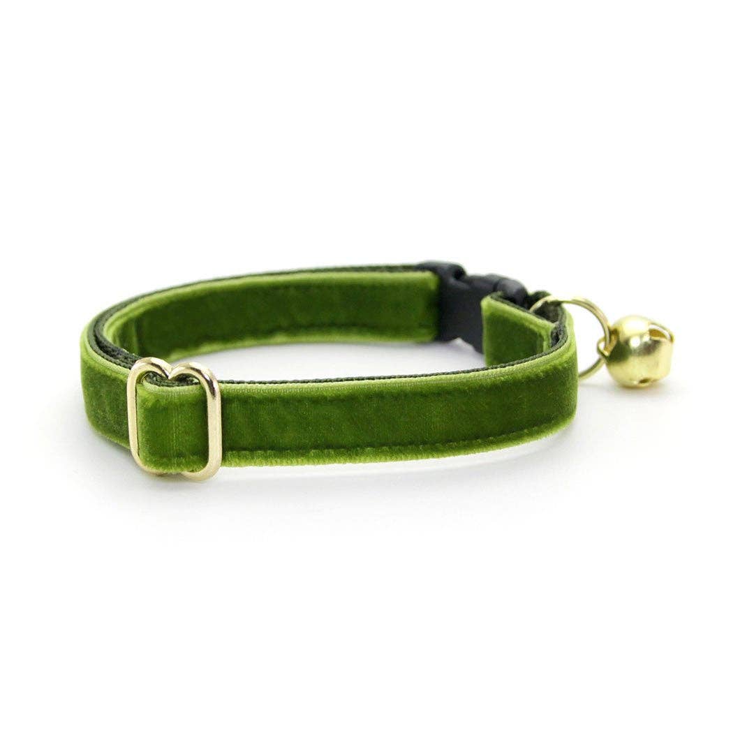 "Velvet - Leaf Green" - Luxe Velvet Cat Collar