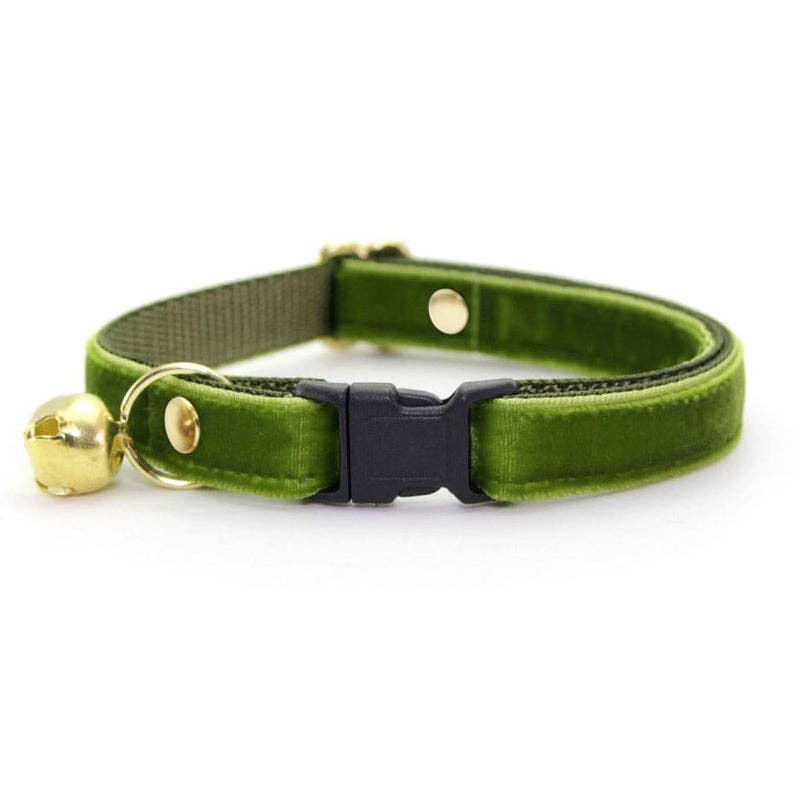 "Velvet - Leaf Green" - Luxe Velvet Cat Collar