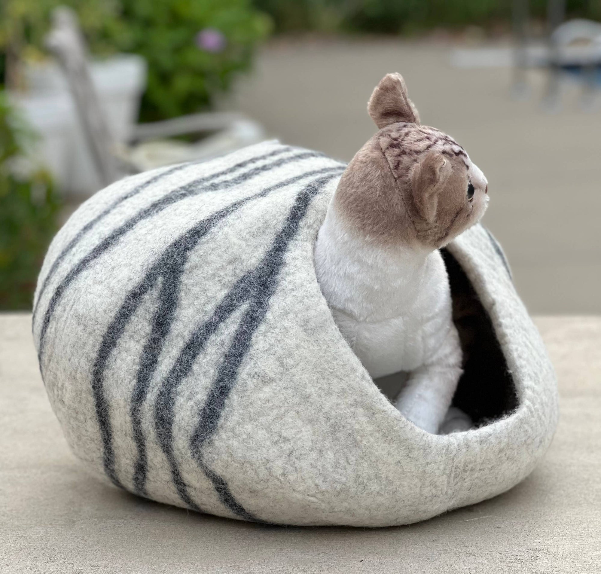 Hand Made Felt Wool Cat Cave / Cat Bed / Warm Cat House